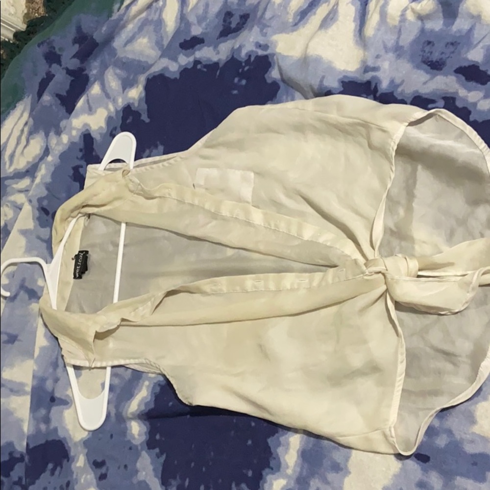 sleeveless button up